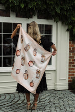 Load image into Gallery viewer, A perfume collection in Peach and White