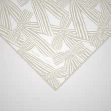 Load image into Gallery viewer, Pinstripe-Bow Pépa Cream + White

