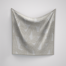 Load image into Gallery viewer, Pinstripe-Bow Pépa Cream + White
